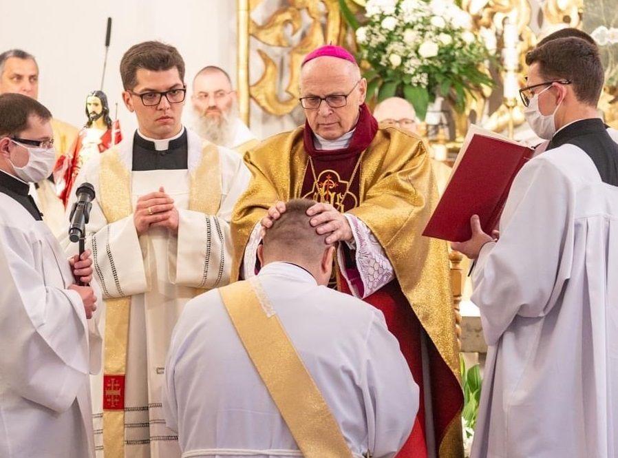Kazimierz Biskupi: ks. bp Mering udzielił święceń diakonatu i prezbiteratu