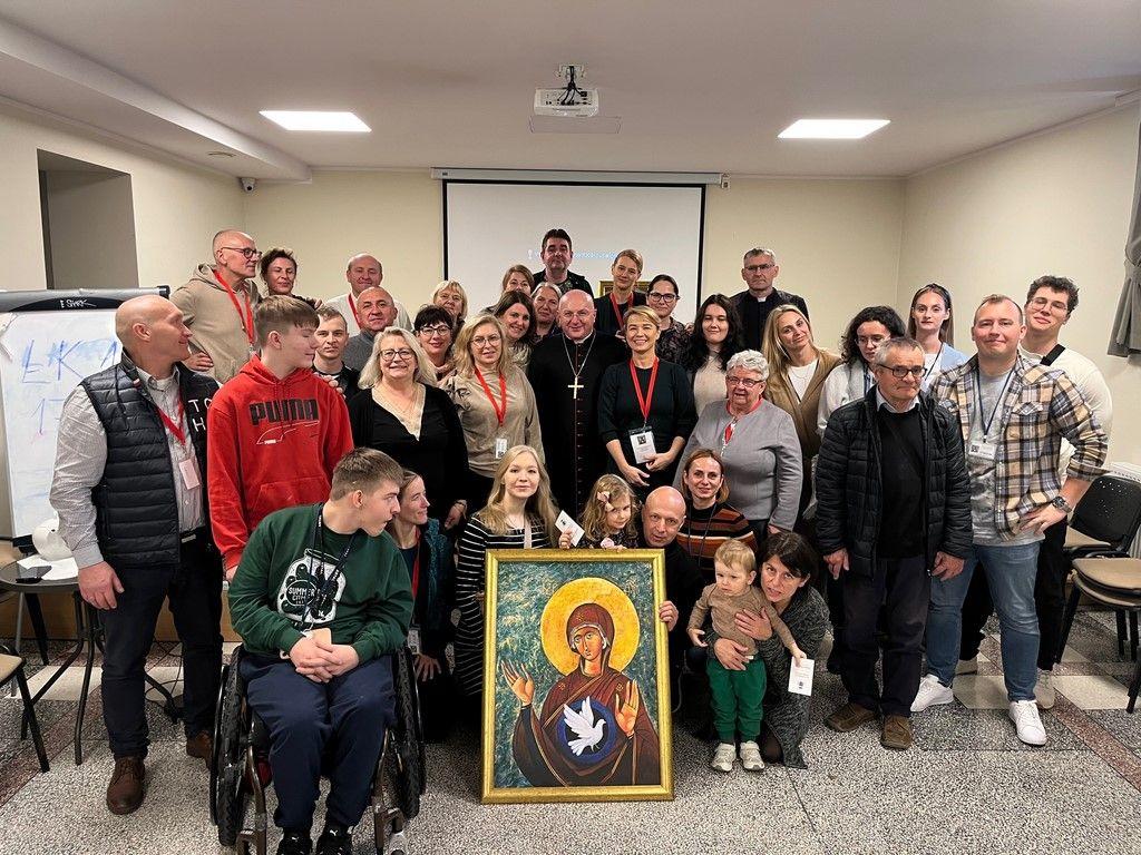 Kazimierz Biskupi: biskup diecezjalny spotkał się z uczestnikami Szkoły Maryi