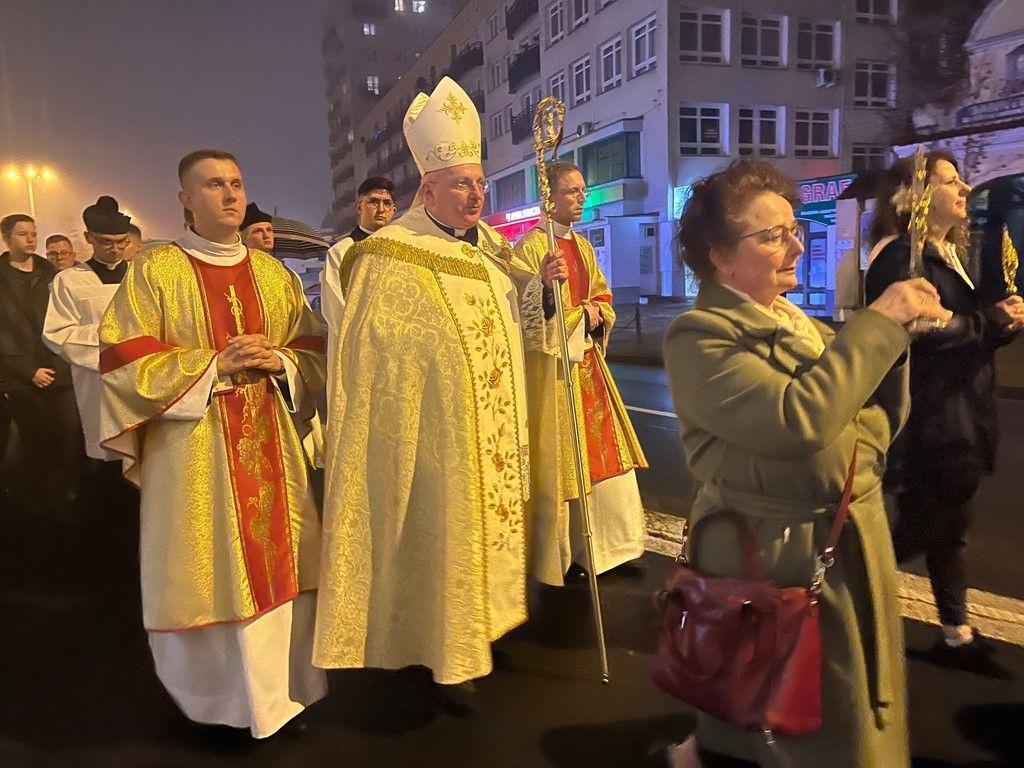 Włocławek: Msza św. i procesja z relikwiami ulicami miasta