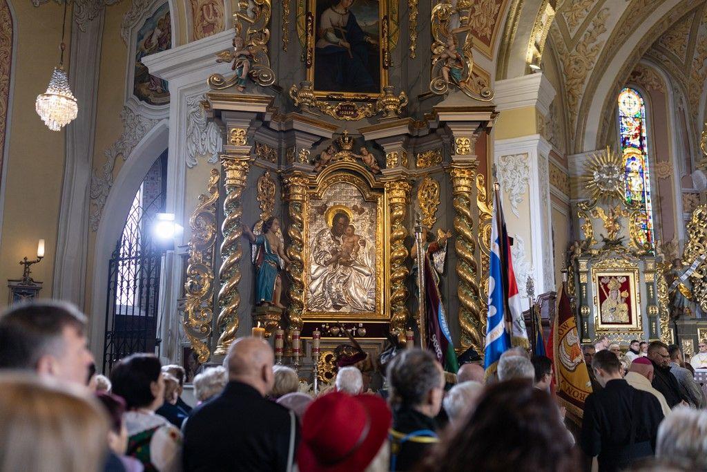Sieradzka bazylika kolegiacka ustanowiona sanktuarium św. Józefa