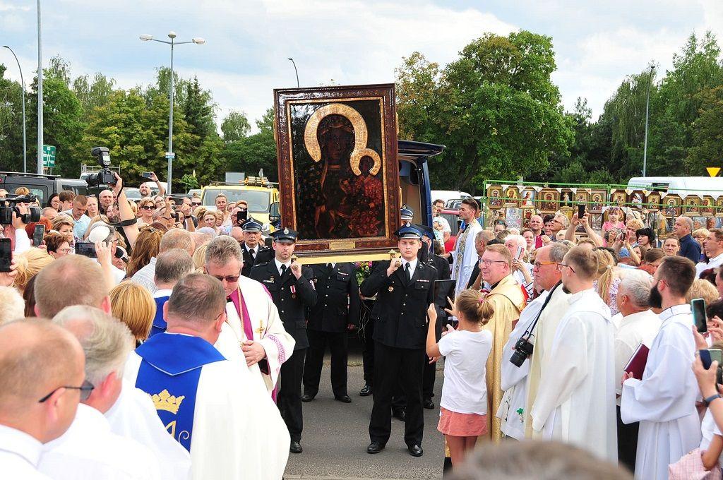 Trwa nawiedzenie Matki Bożej w znaku Ikony Jasnogórskiej w diecezji włocławskiej