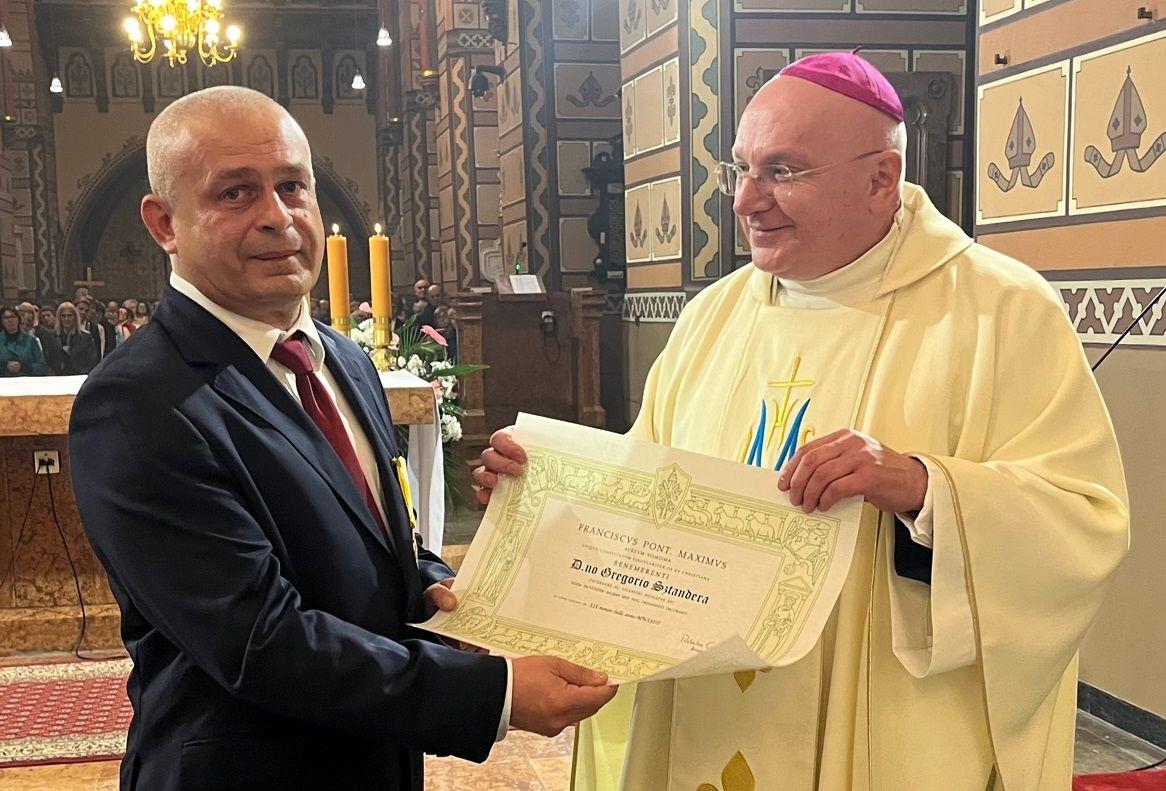 Grzegorz Sztandera uhonorowany papieskim odznaczeniem