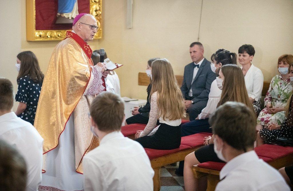 Biskup Włocławski do młodych w Piotrkowie: budujcie swoje życia na skale, którą jest Chrystus