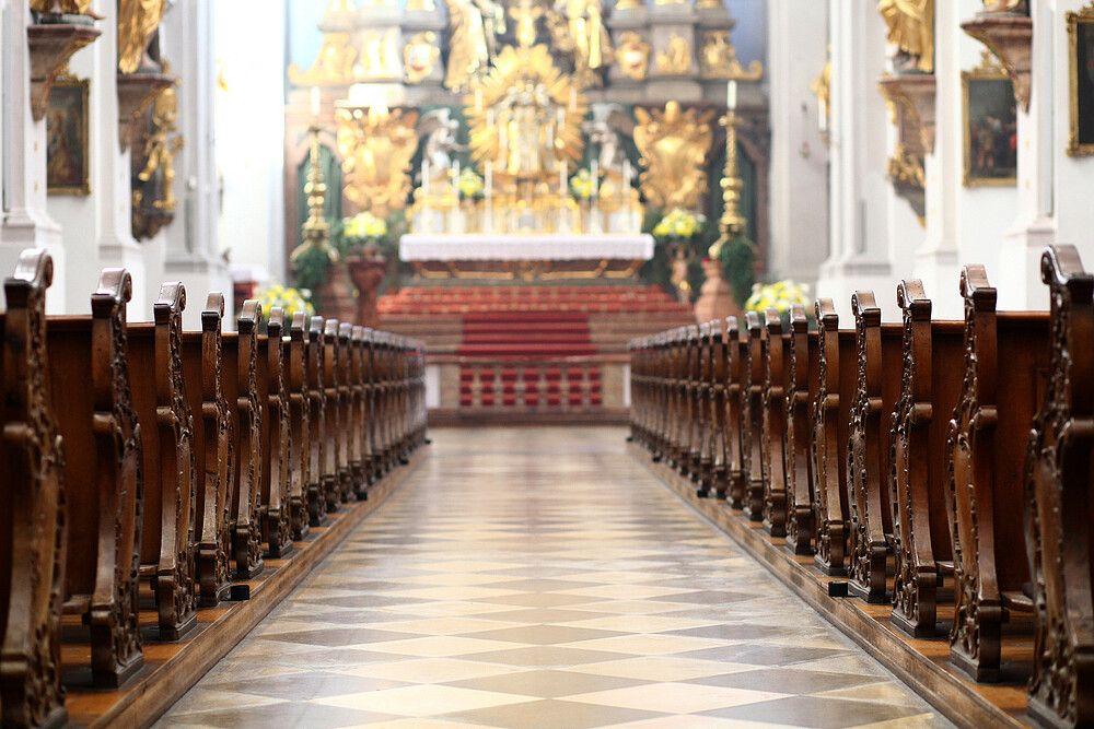 Wracają większe obostrzenia dla uczestników liturgii w strefach czerwonej i żółtej