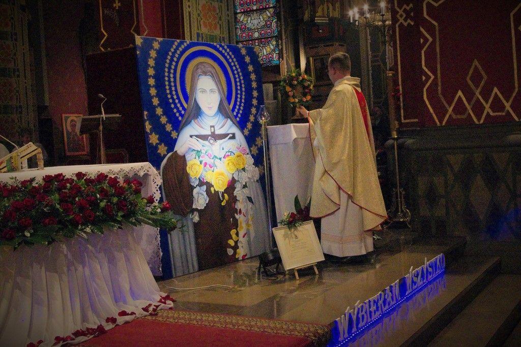 Turek: wprowadzenie relikwii św. Teresy z Lisieux