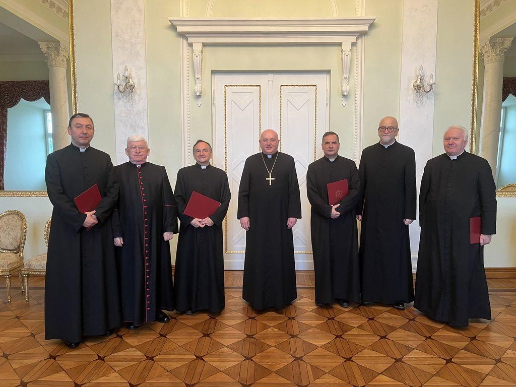 Biskup Włocławski wręczył godności niektórym kapłanom